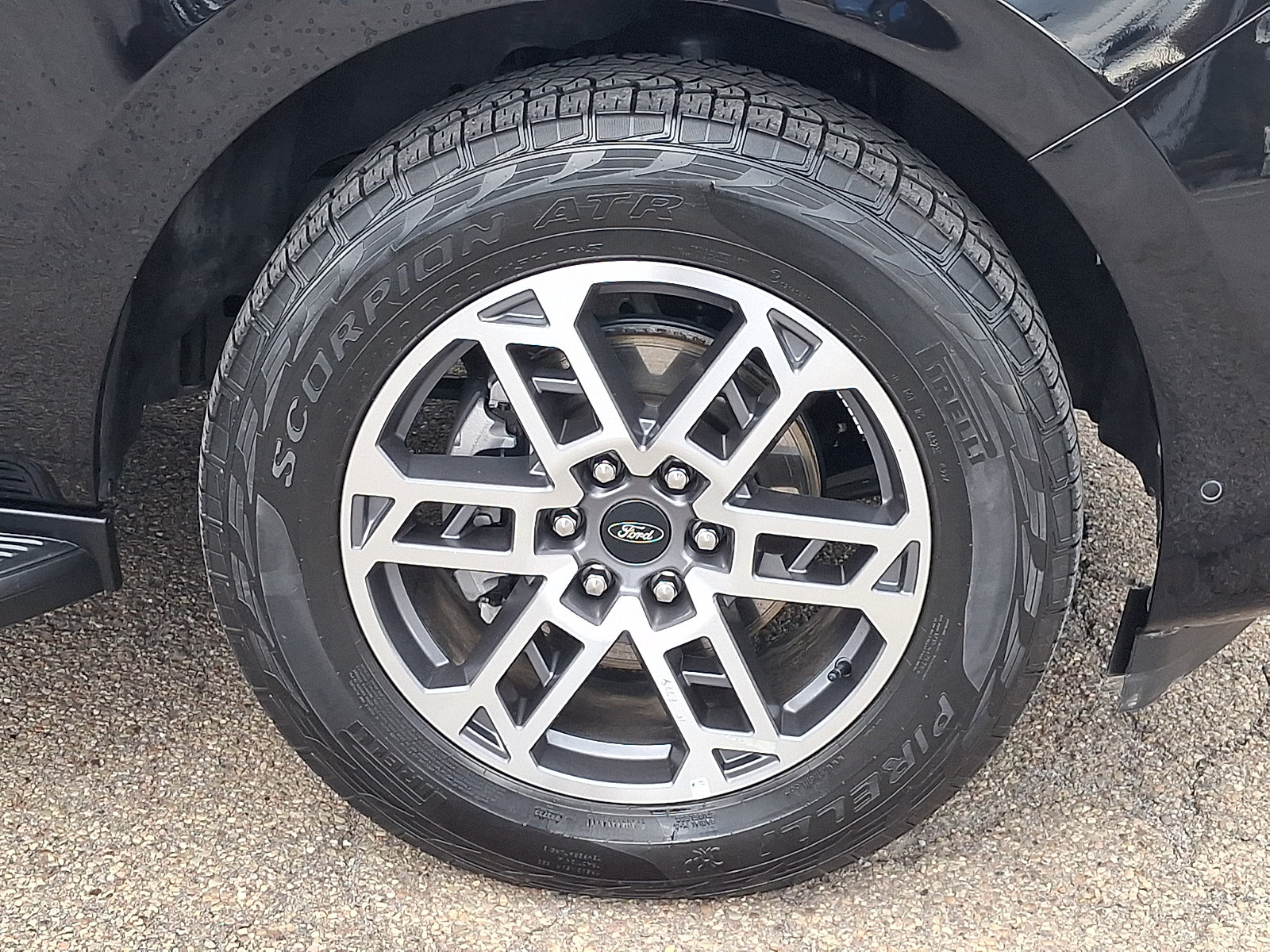 Used 2025 Ford Expedition Active AWD/4WD image 8