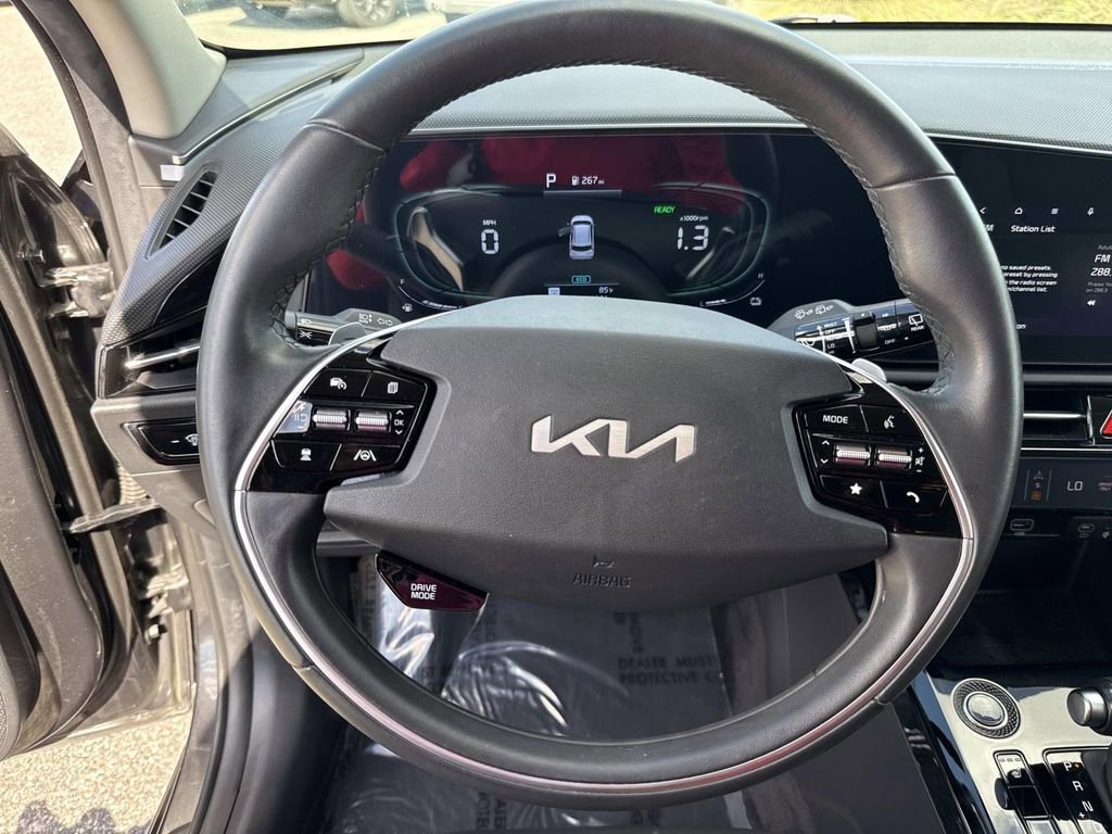 Used 2023 Kia Niro EX image 42