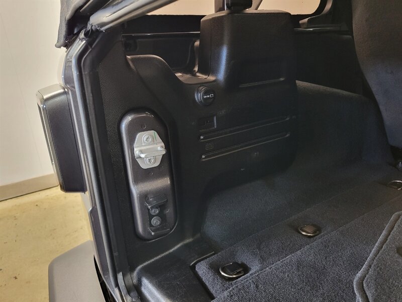 Used 2022 Jeep Wrangler Unlimited Sahara w/ Cold Weather Group AWD/4WD image 48