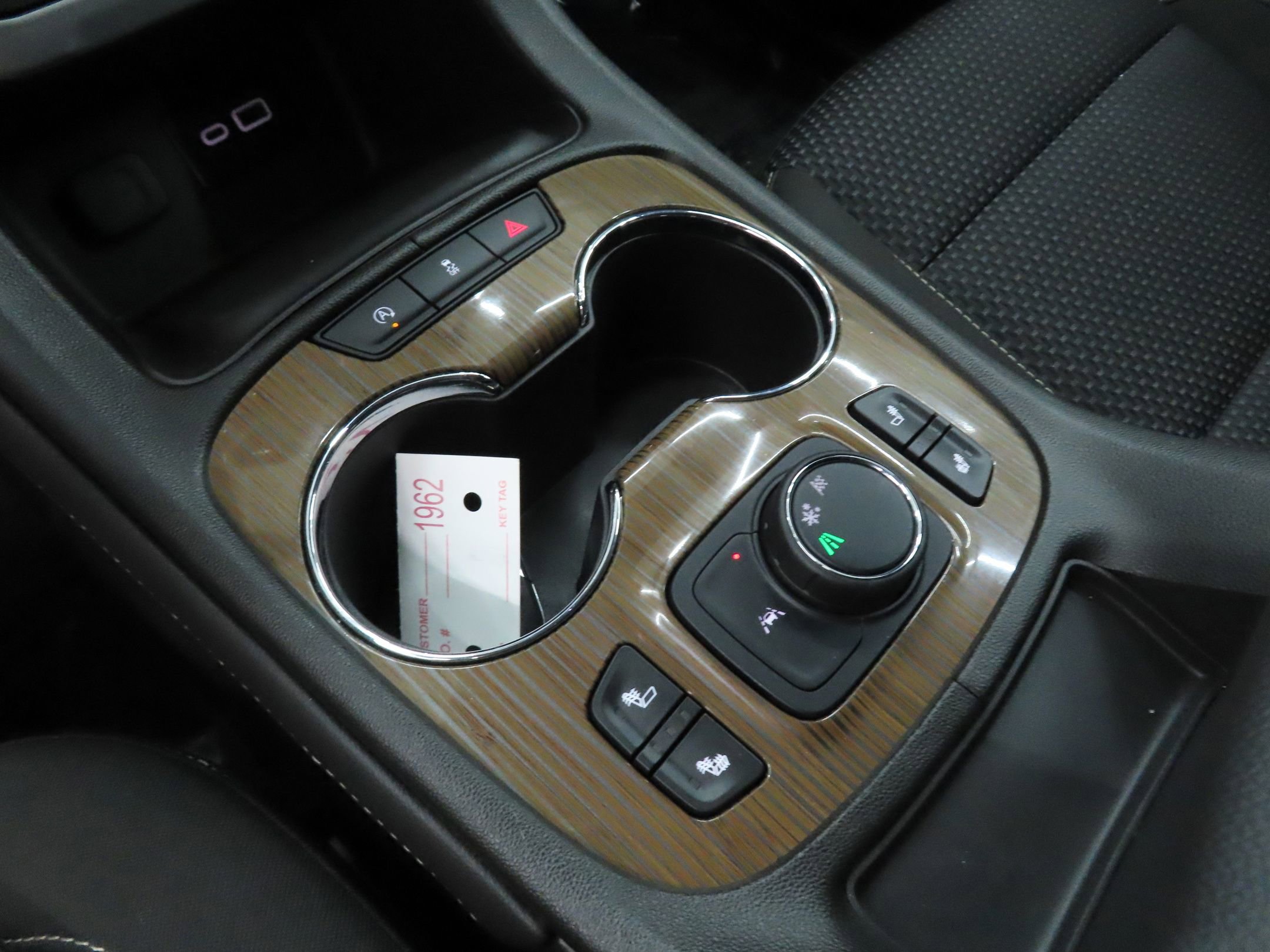 Used 2023 GMC Acadia SLE w/ Driver Convenience Package image 16