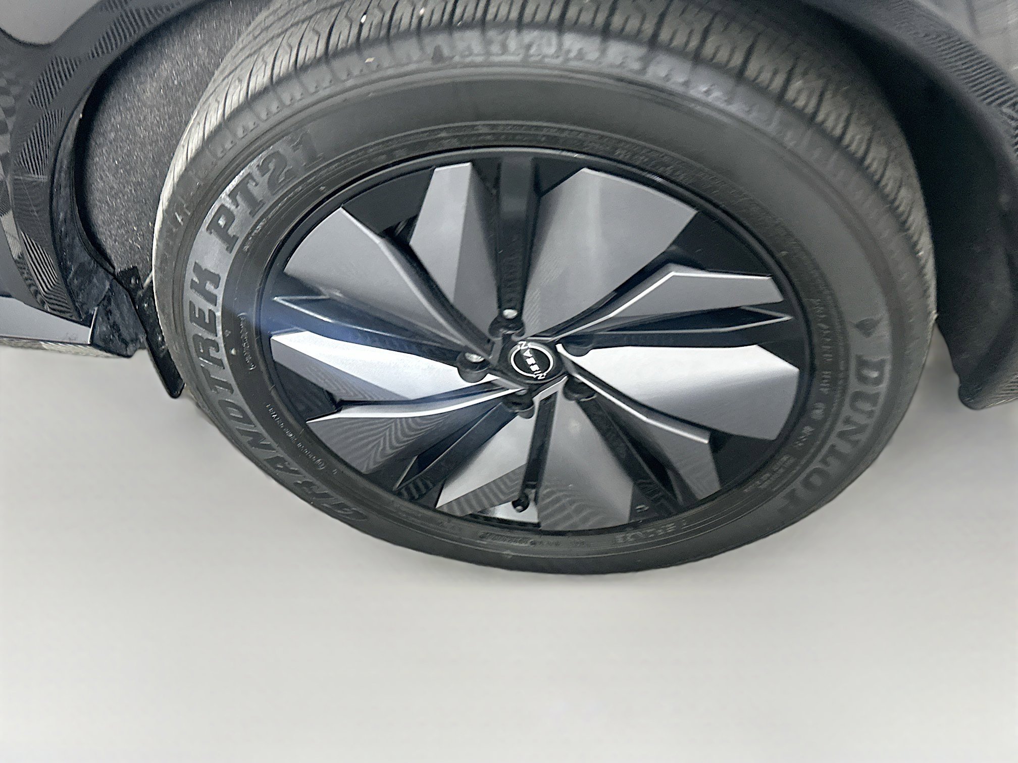 Used 2024 Nissan Ariya FWD image 11