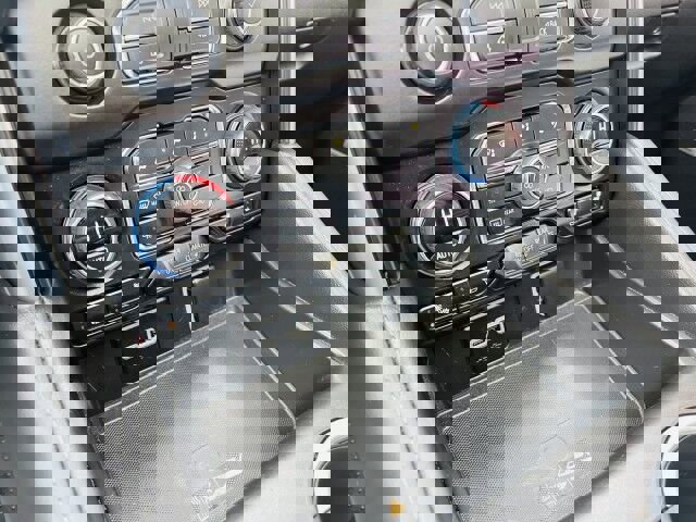 Used 2024 Chevrolet Tahoe Z71 w/ Luxury Package image 29