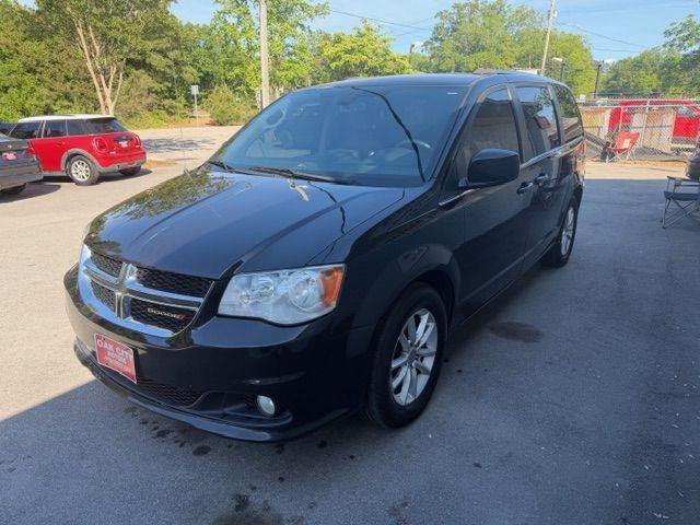 Used 2018 Dodge Grand Caravan SXT FWD image 2