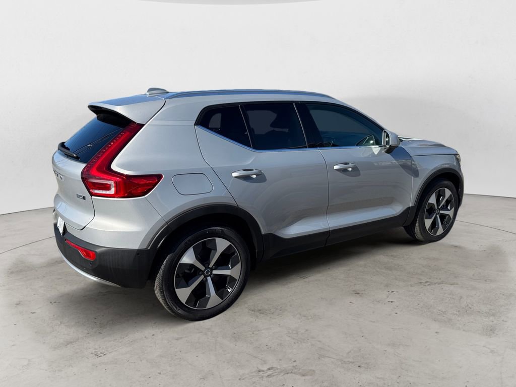 Certified 2025 Volvo XC40 B5 Plus AWD/4WD image 7