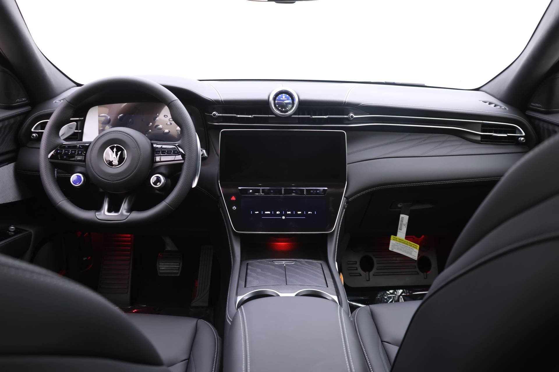 New 2025 Maserati Grecale GT image 8