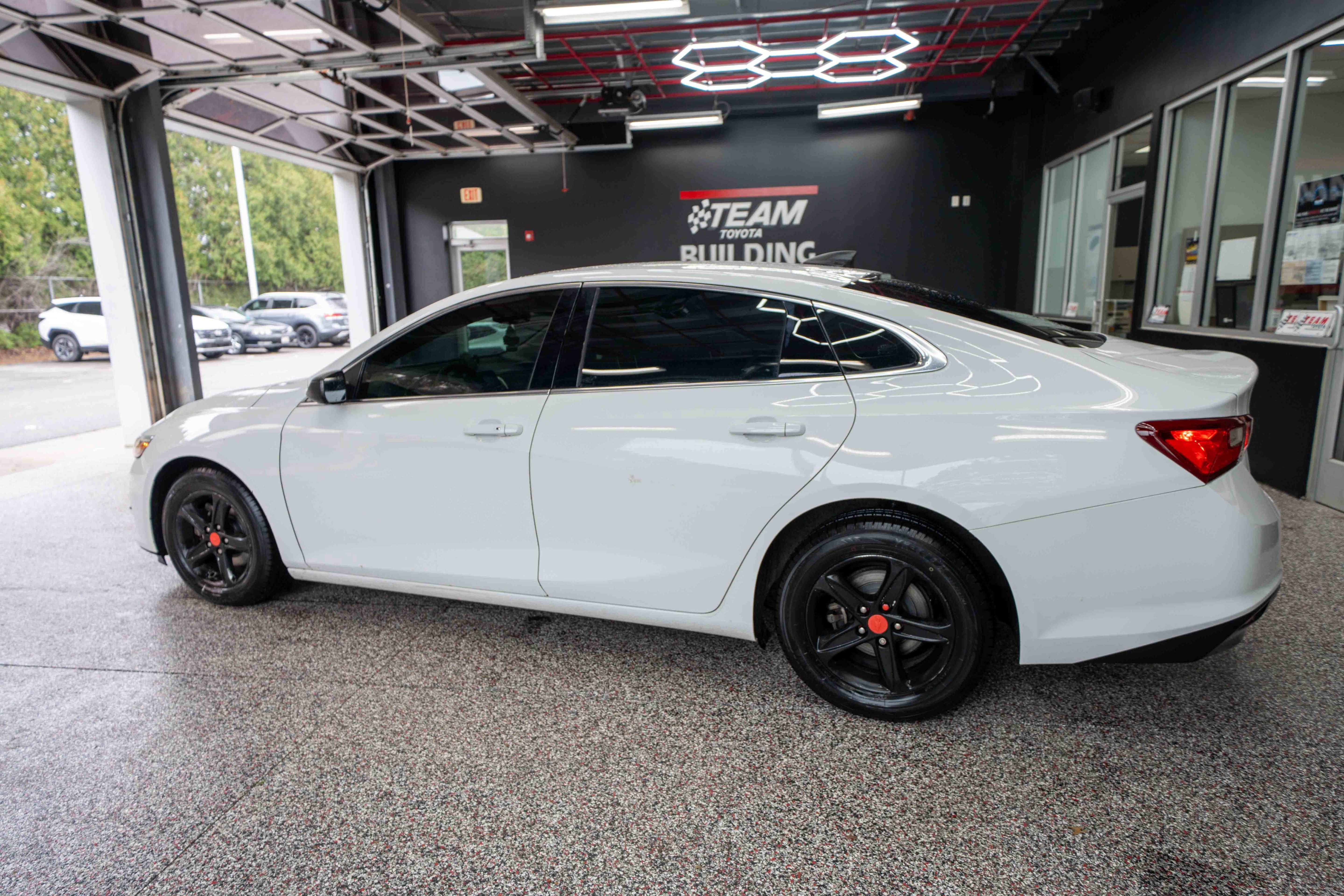 Used 2020 Chevrolet Malibu LS FWD image 2