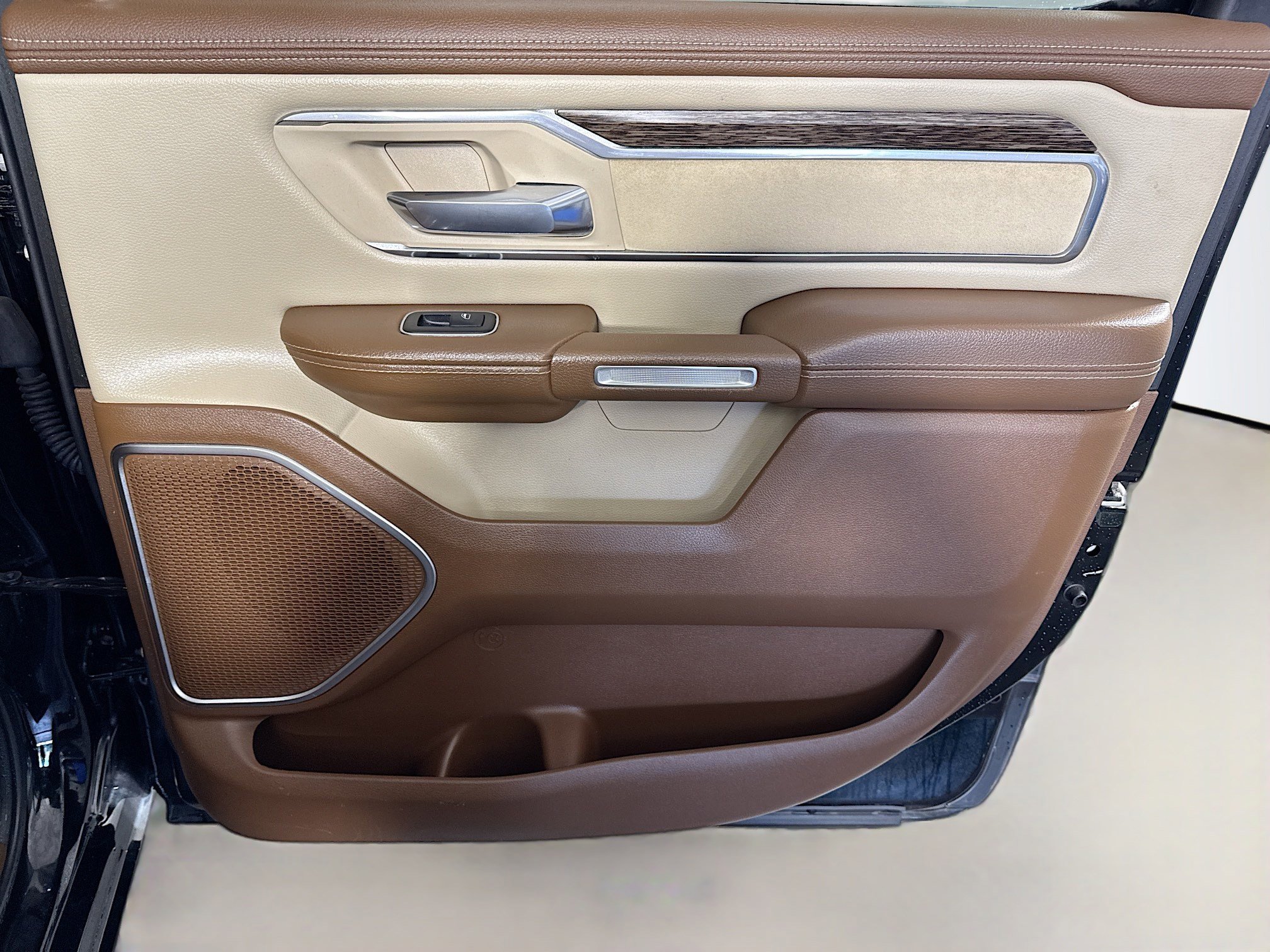 Used 2019 RAM 1500 Laramie image 28