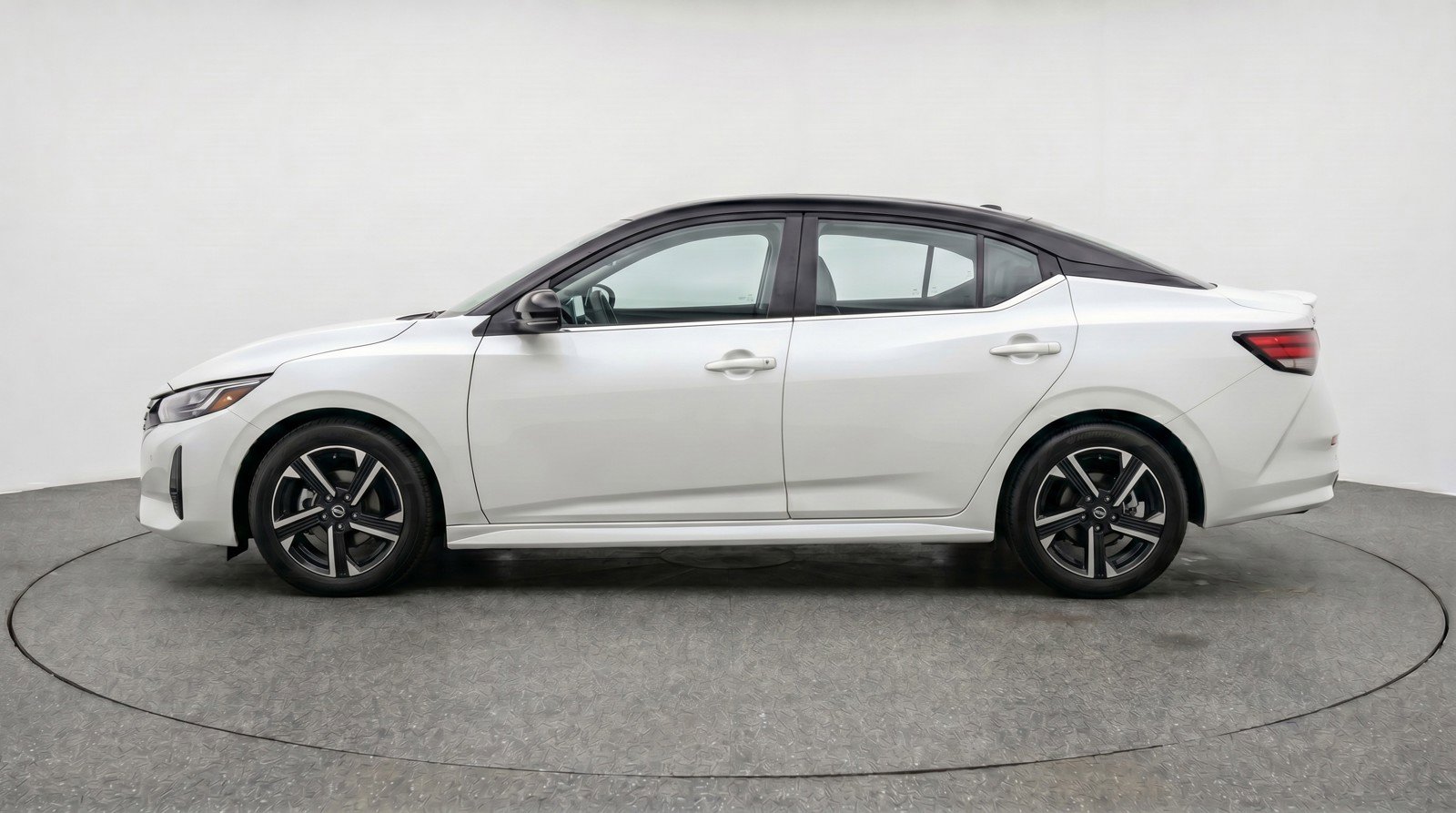 Used 2025 Nissan Sentra SV FWD image 5