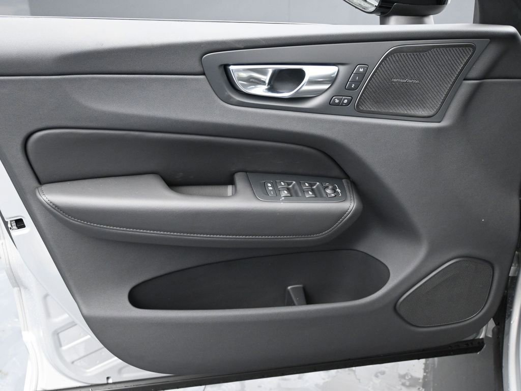New 2025 Volvo XC60 B5 Plus w/ Protection Package Premier image 23