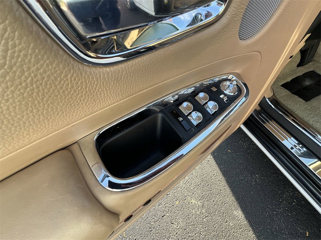 Used 2011 Rolls-Royce Ghost image 21