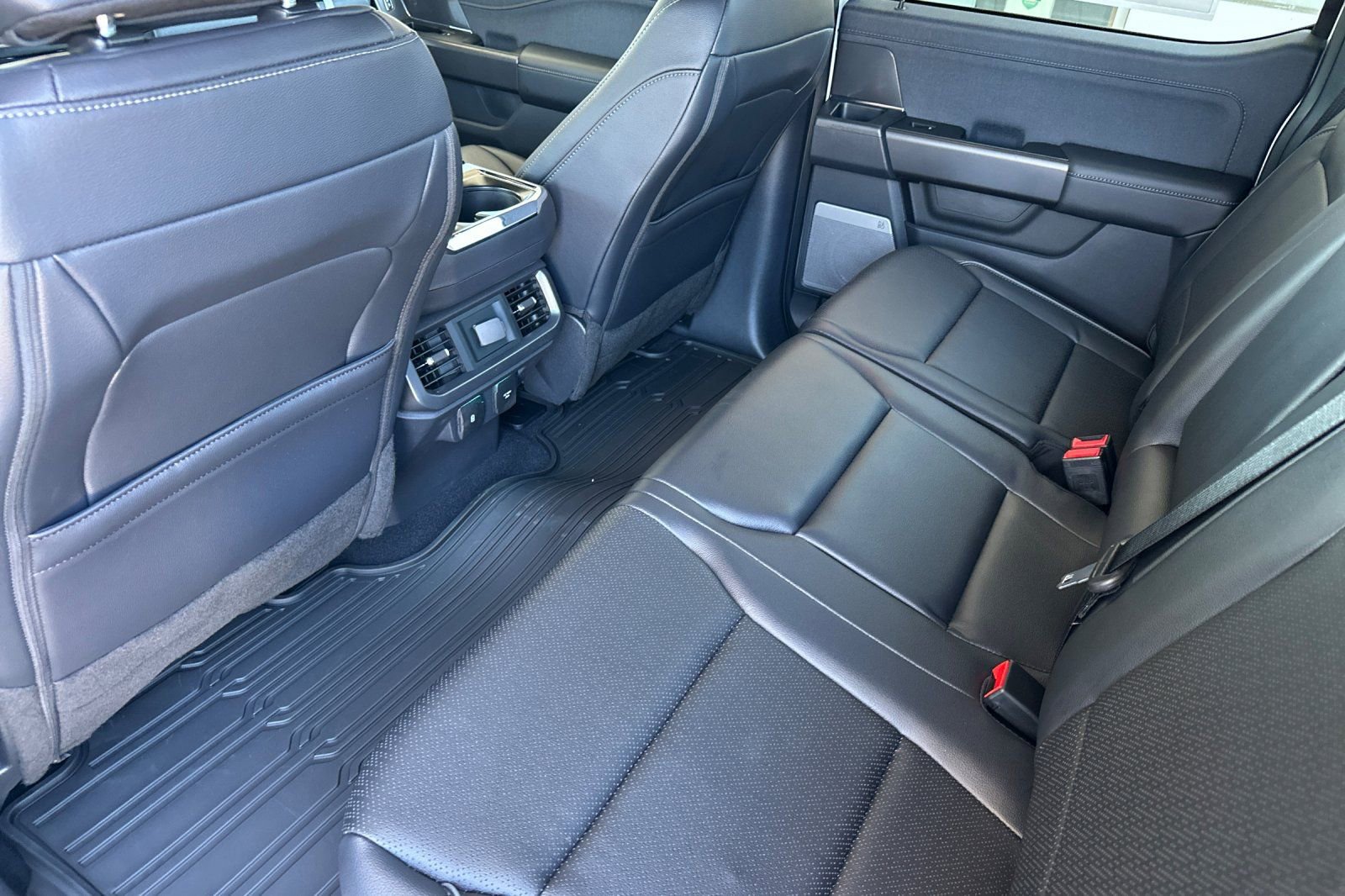 New 2026 Ford F150 Lariat w/ Equipment Group 501A Mid AWD/4WD image 11