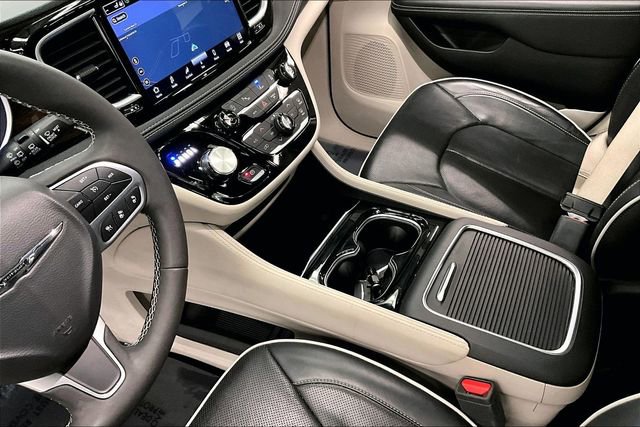 Used 2024 Chrysler Pacifica Limited image 15