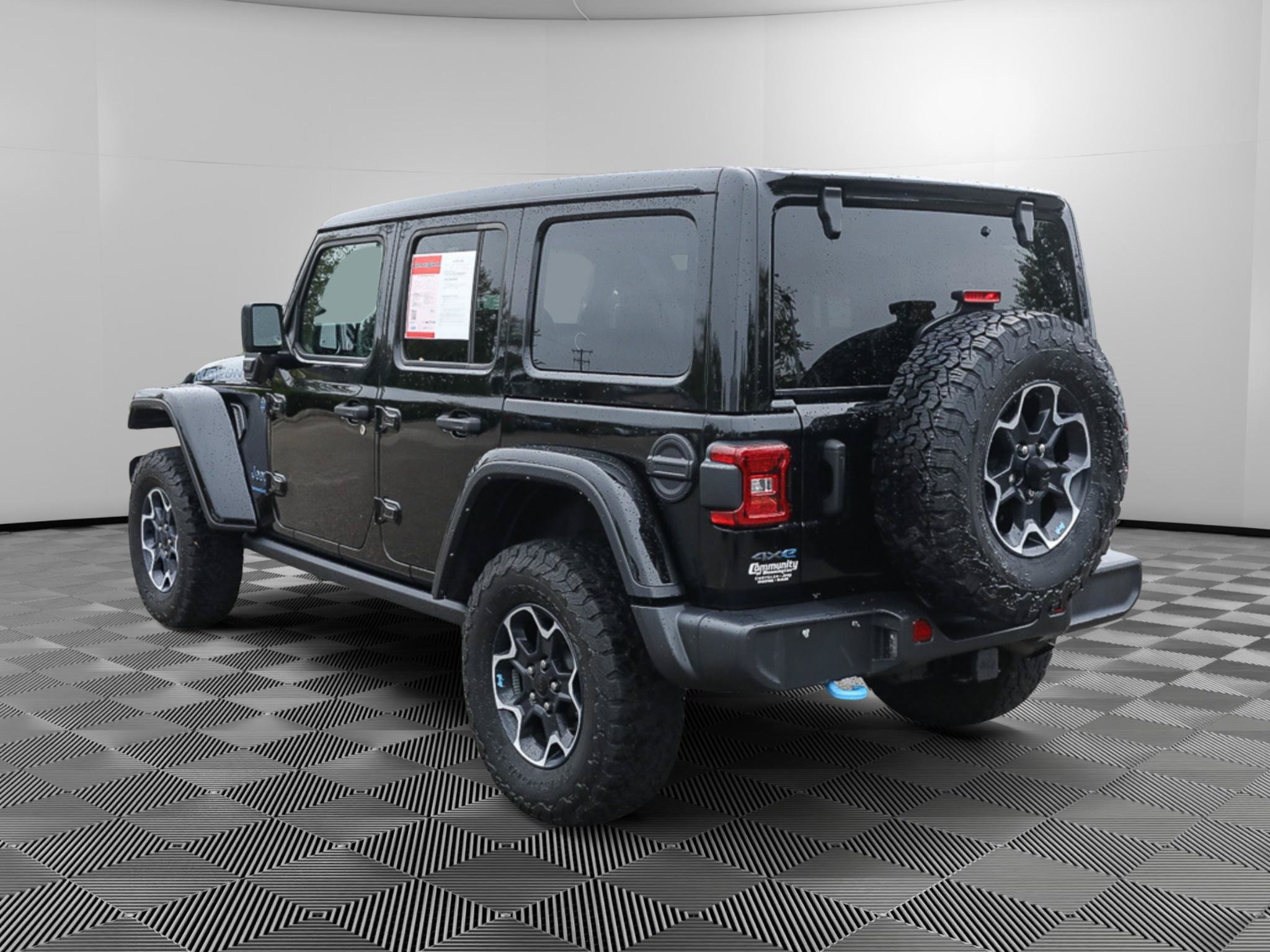 Used 2023 Jeep Wrangler Unlimited Rubicon 4xe w/ Cold Weather Group AWD/4WD image 5