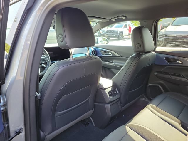 Used 2024 Chevrolet Equinox EV LT w/ LPO, Trailering Package FWD image 17