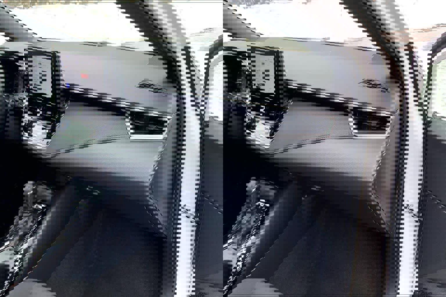 Certified 2023 Toyota Corolla SE w/ Carpet Mat Package (TMS) image 19