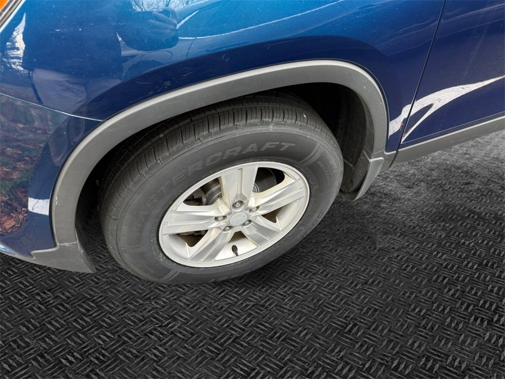 Used 2019 Chevrolet Trax LT w/ LT Convenience Package image 11