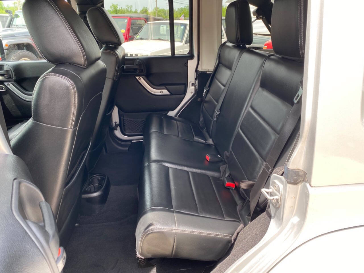 Used 2012 Jeep Wrangler Unlimited Sahara w/ Dual Top Group AWD/4WD image 19
