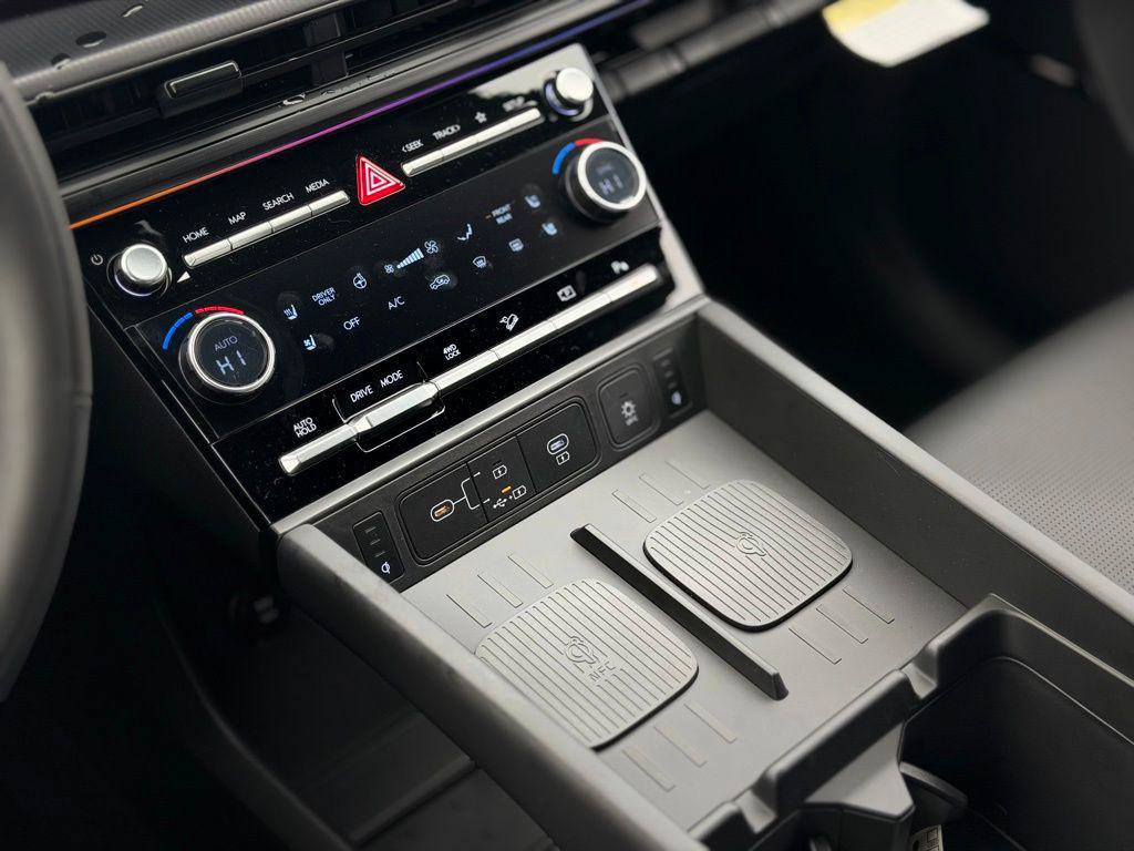 New 2025 Hyundai Santa Fe Calligraphy AWD/4WD image 17