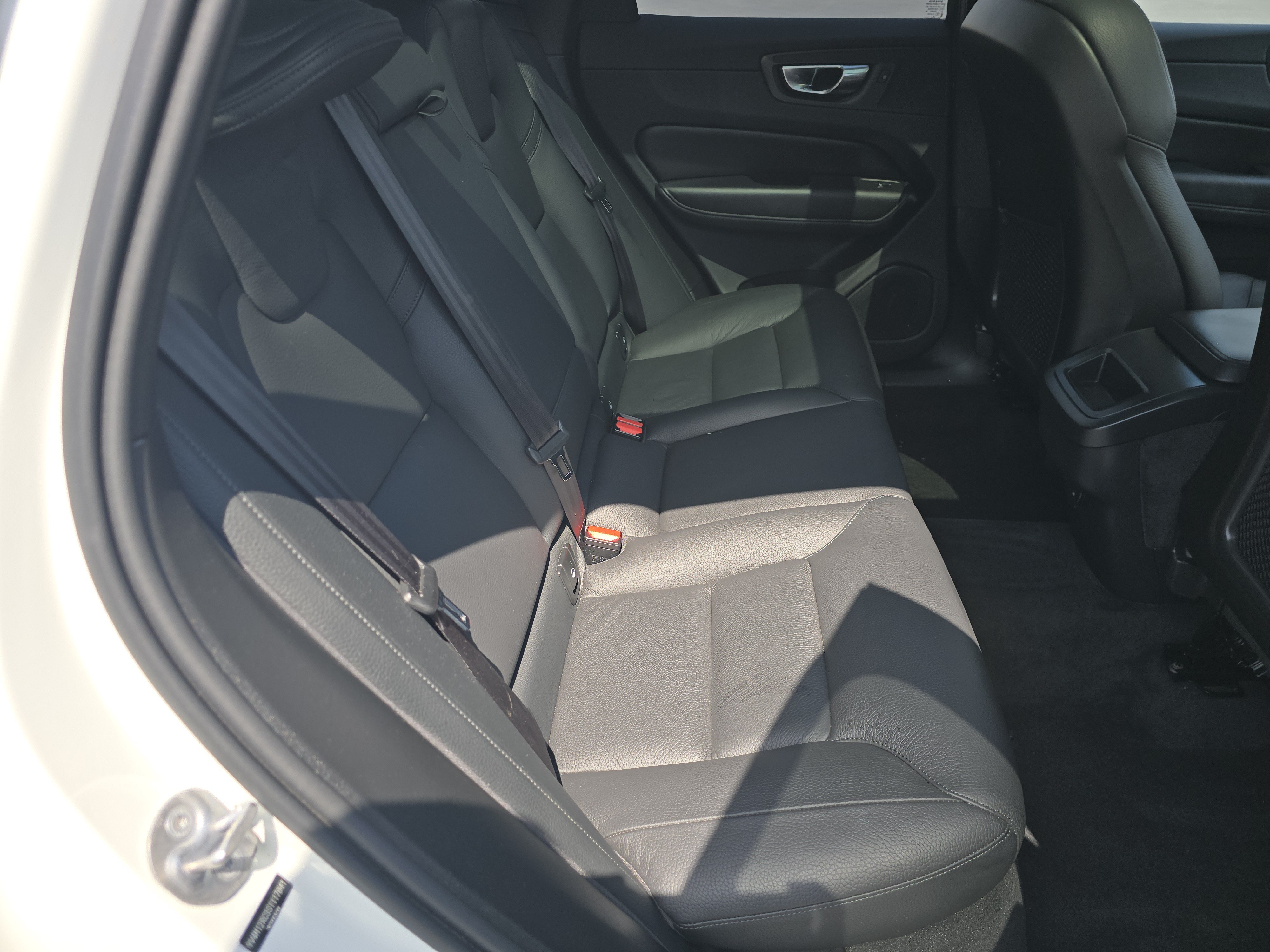 Used 2025 Volvo XC60 B5 Plus AWD/4WD image 18