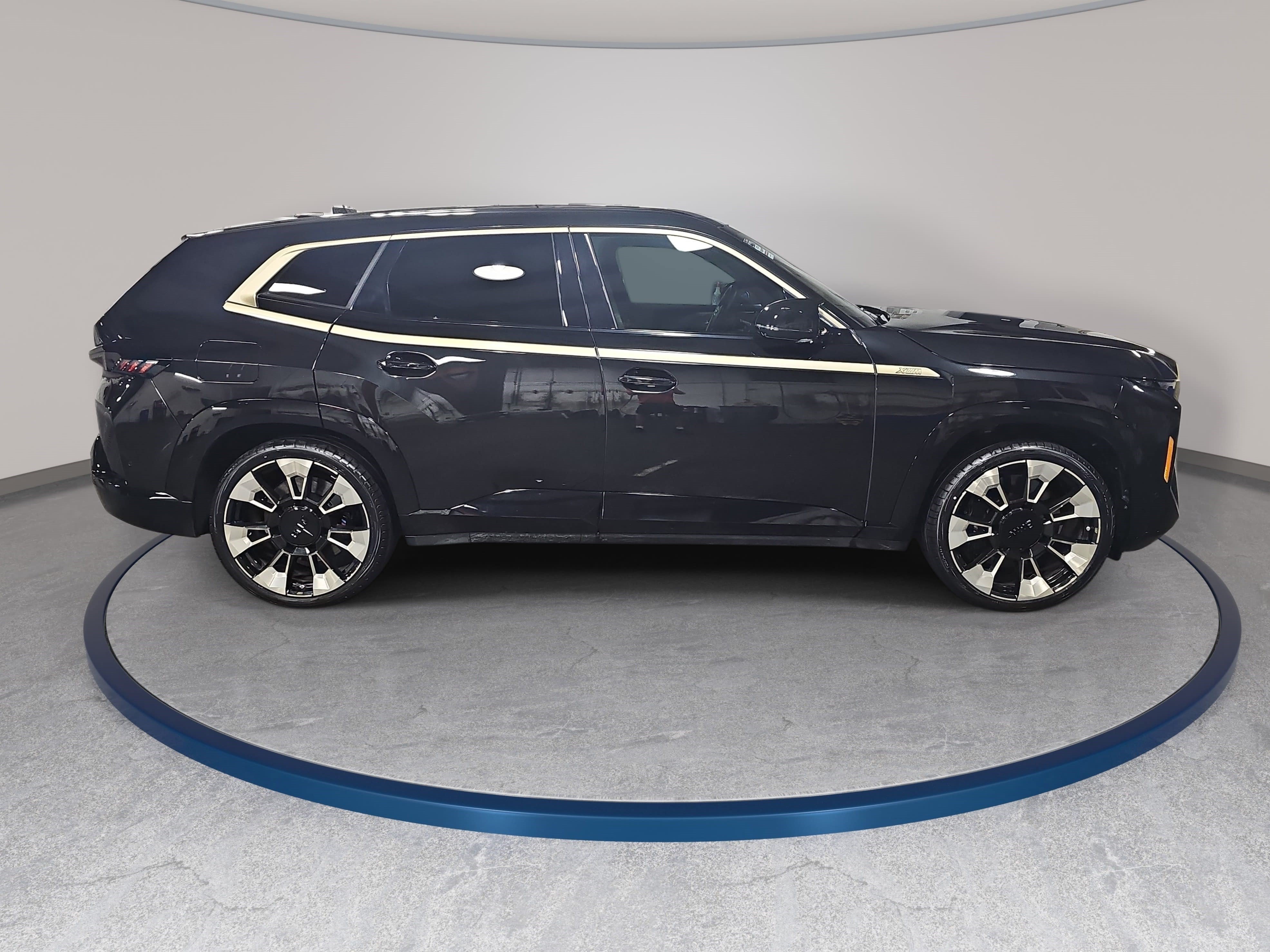 Used 2023 BMW XM AWD/4WD image 4