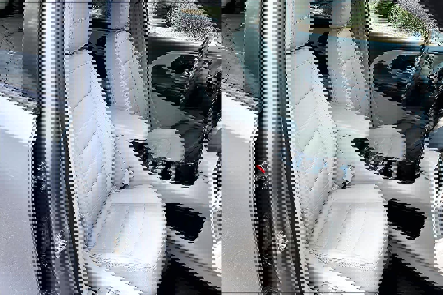 Used 2024 GMC Terrain Denali w/ Denali Premium Package AWD/4WD image 9