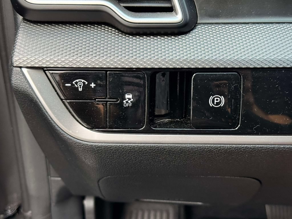 Used 2023 Kia Sportage LX AWD/4WD image 16