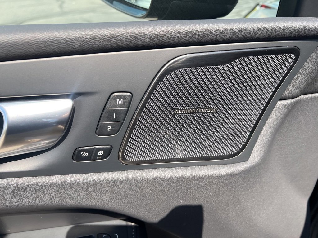 Certified 2024 Volvo XC60 T8 Ultimate w/ Climate Package image 13