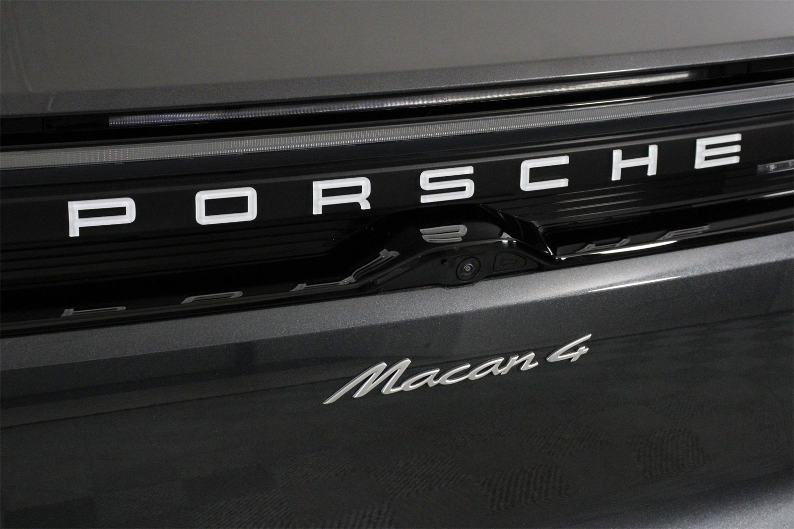 Used 2025 Porsche Macan 4 Electric image 22