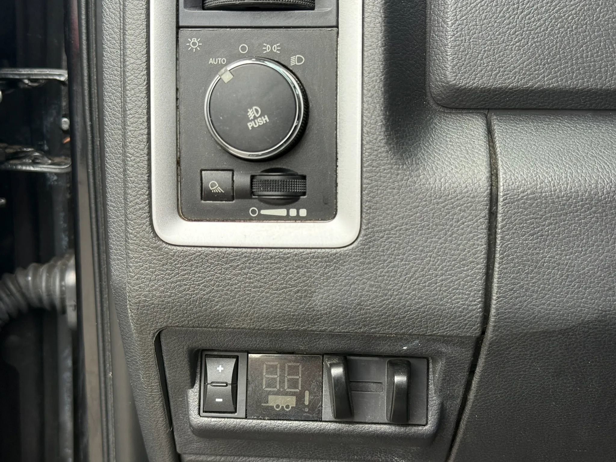 Used 2011 RAM 1500 Sport w/ Remote Start & Security Group RWD image 18