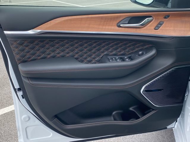 New 2025 Jeep Grand Cherokee L Summit AWD/4WD image 12