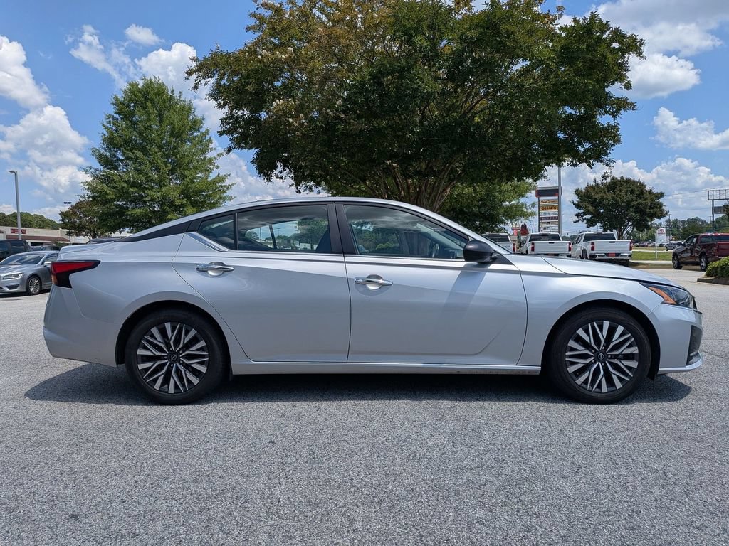 Used 2024 Nissan Altima 2.5 SV FWD image 9