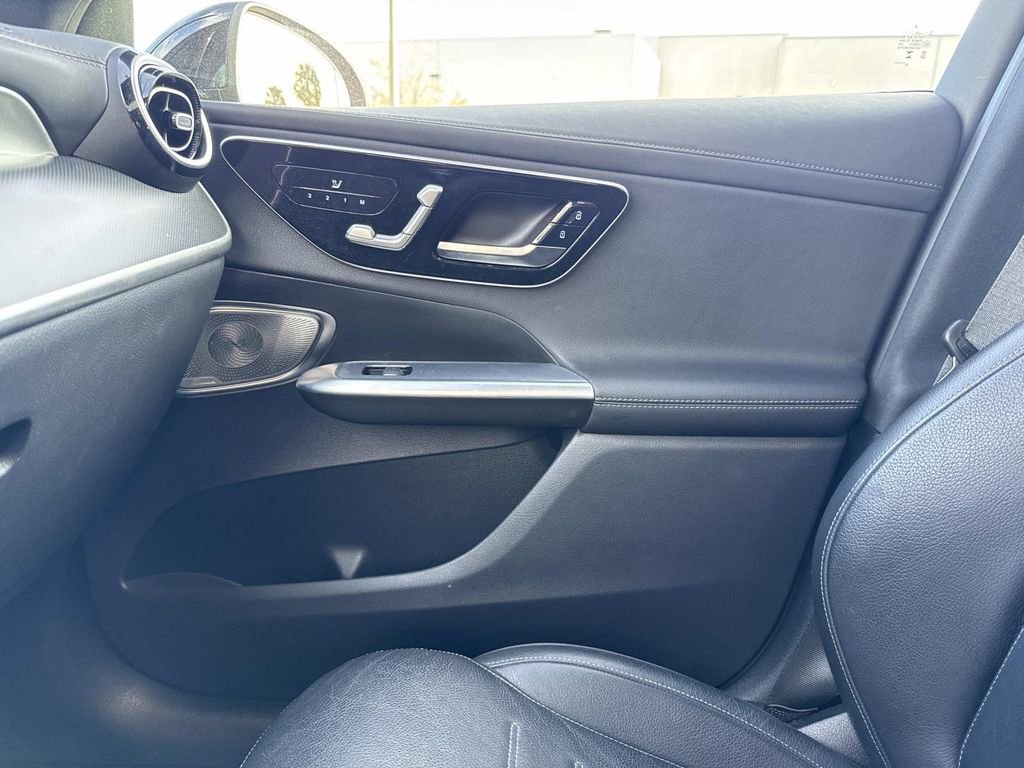 Used 2024 Mercedes-Benz GLC 300 4MATIC image 31