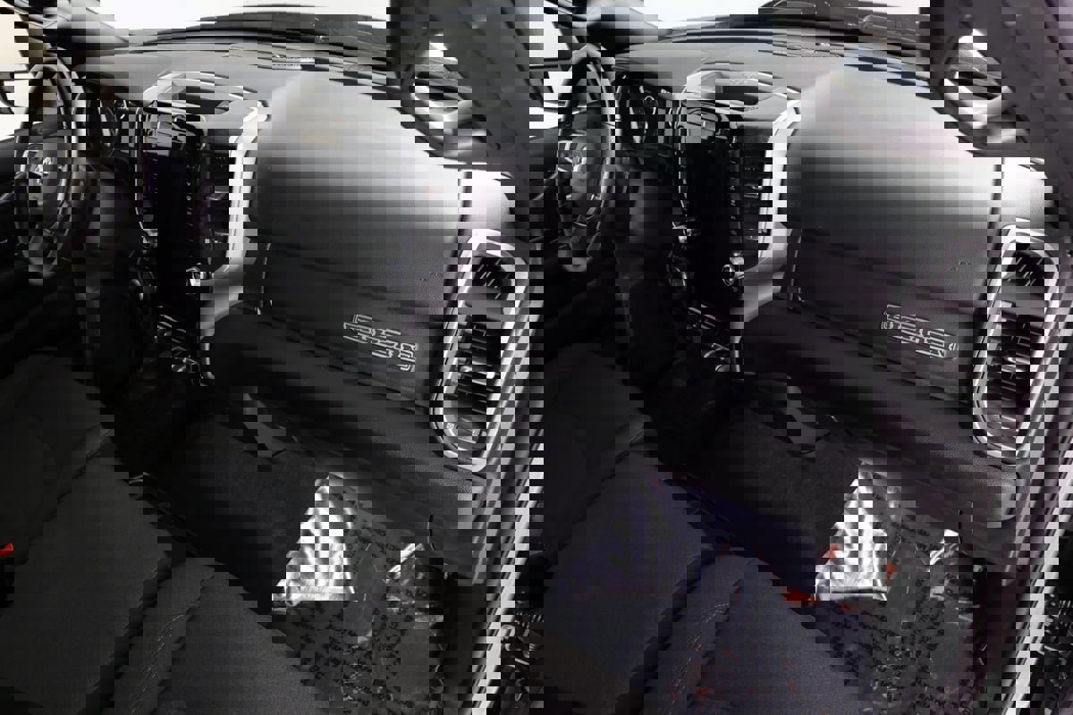 Used 2024 RAM 2500 Big Horn w/ Sport Appearance Package image 28