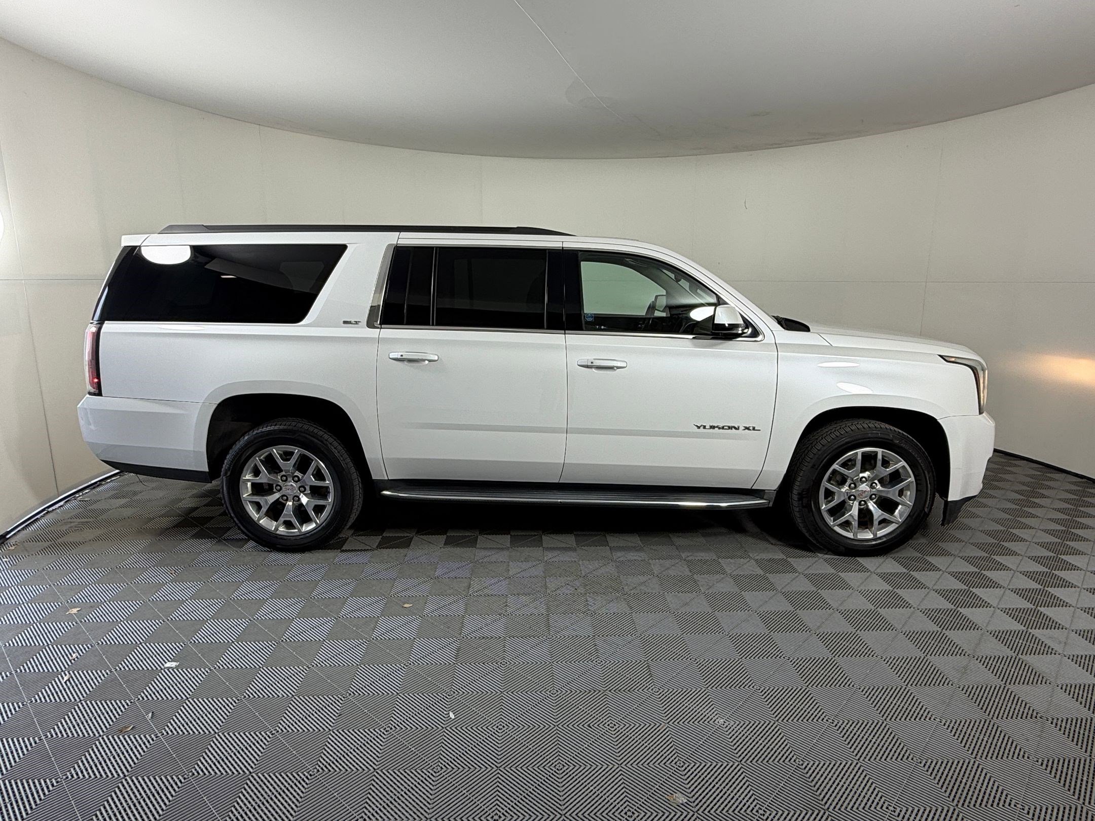 Used 2017 GMC Yukon XL SLT w/ Open Road Package RWD image 8