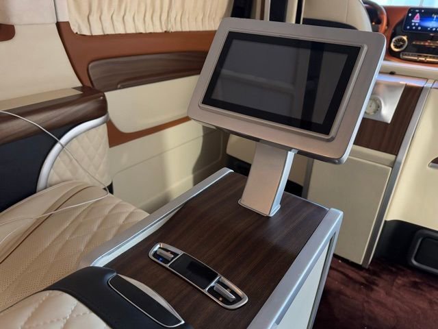 Used 2020 Mercedes-Benz Metris Maybach image 7