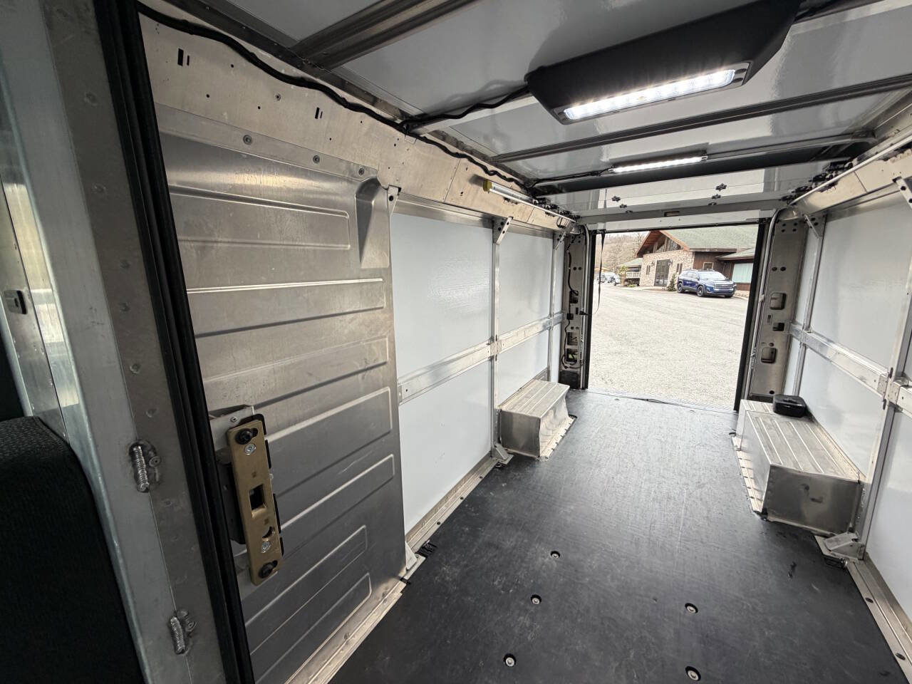 Used 2025 Chevrolet Brightdrop 600 image 20