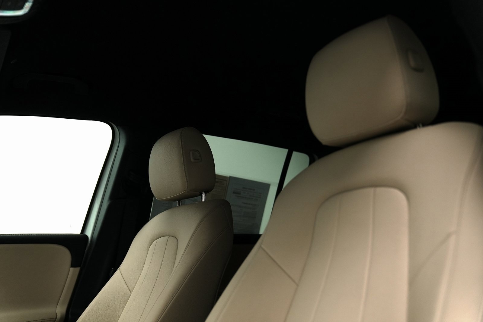 Used 2025 Mercedes-Benz GLB 250 4MATIC image 23