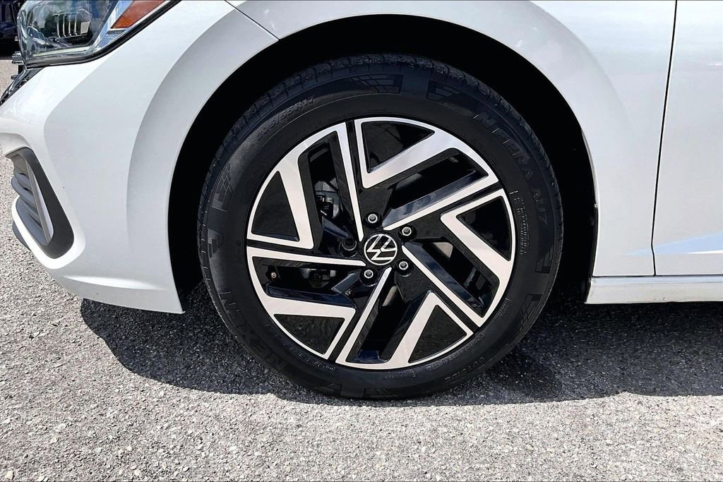 Certified 2022 Volkswagen Jetta SEL FWD image 13