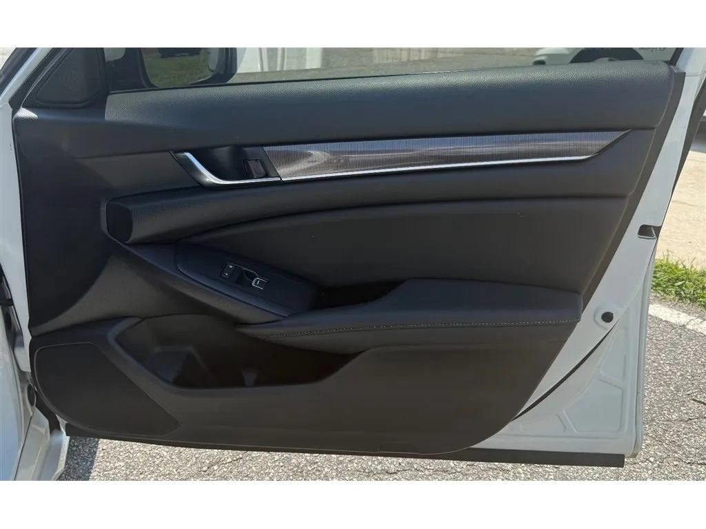 Used 2020 Honda Accord Sport image 29
