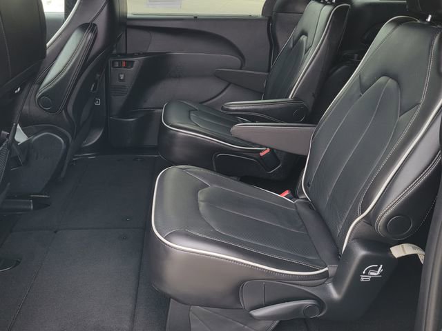 Used 2025 Chrysler Pacifica Limited FWD image 11