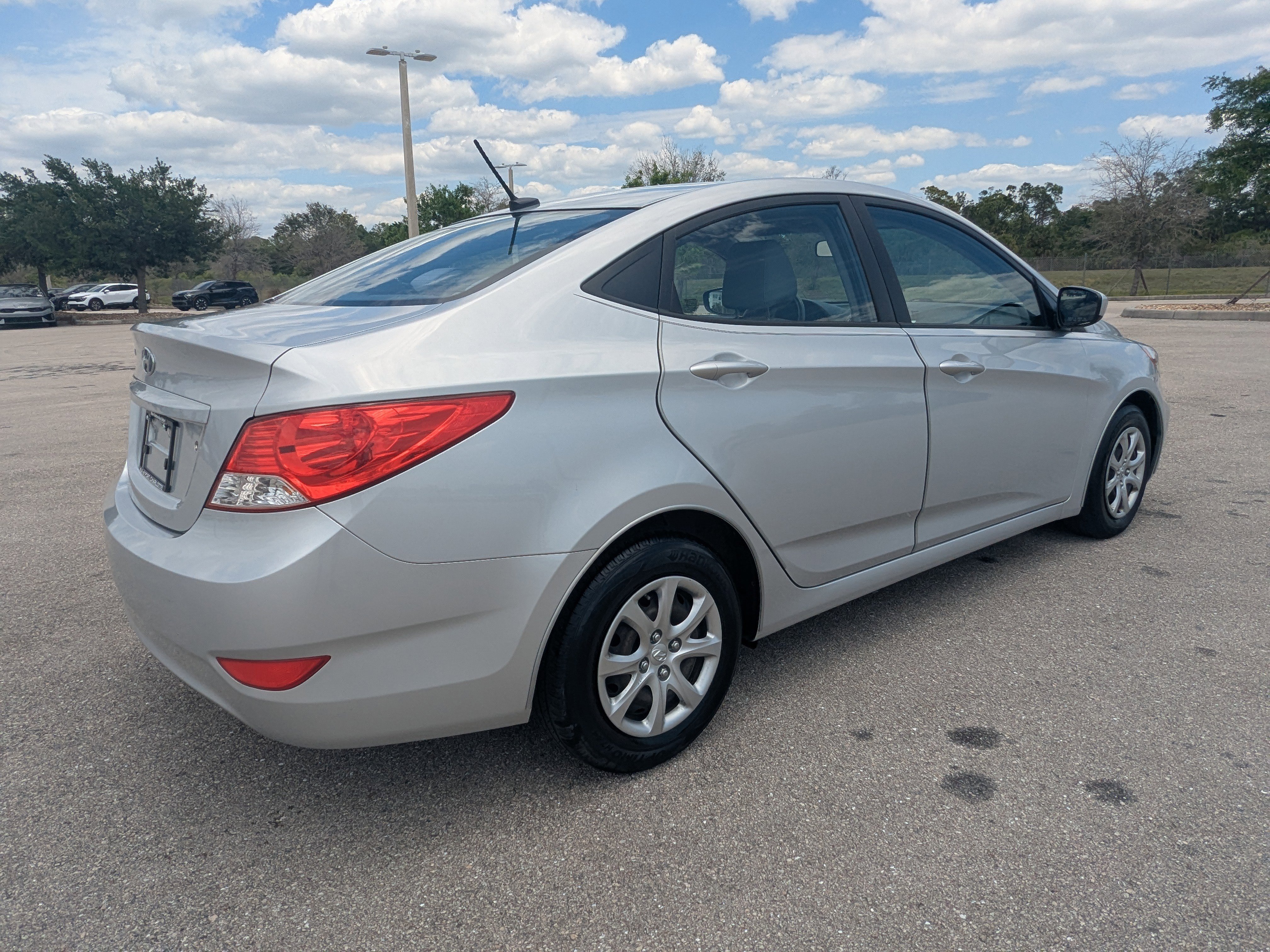 Used 2013 Hyundai Accent GLS FWD image 5
