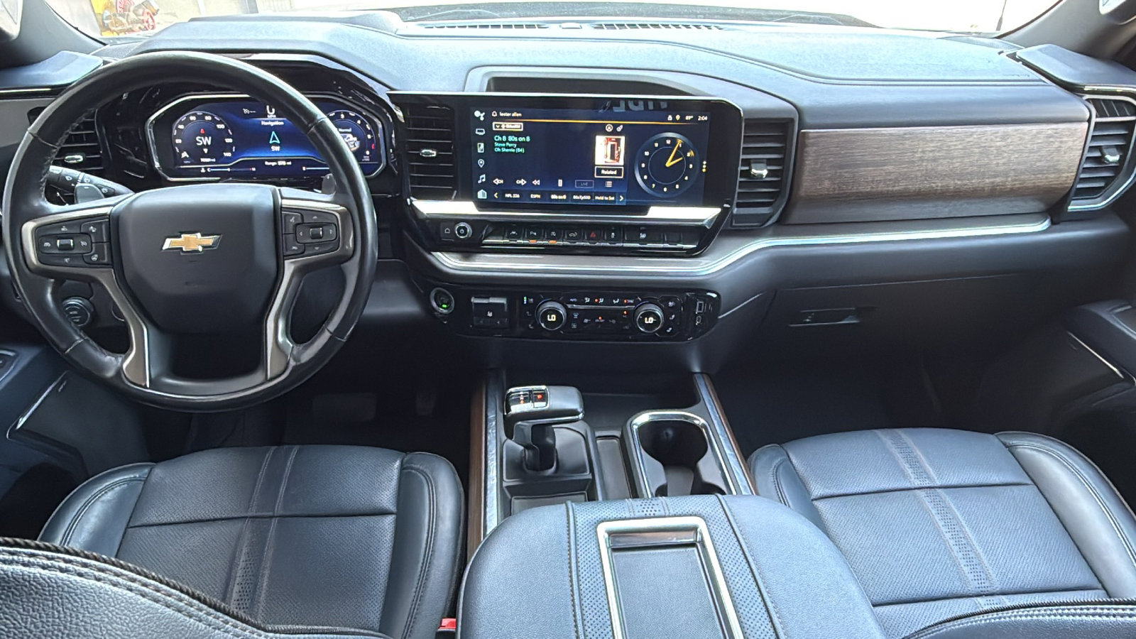 Used 2022 Chevrolet Silverado 1500 High Country w/ High Country Premium Package image 17