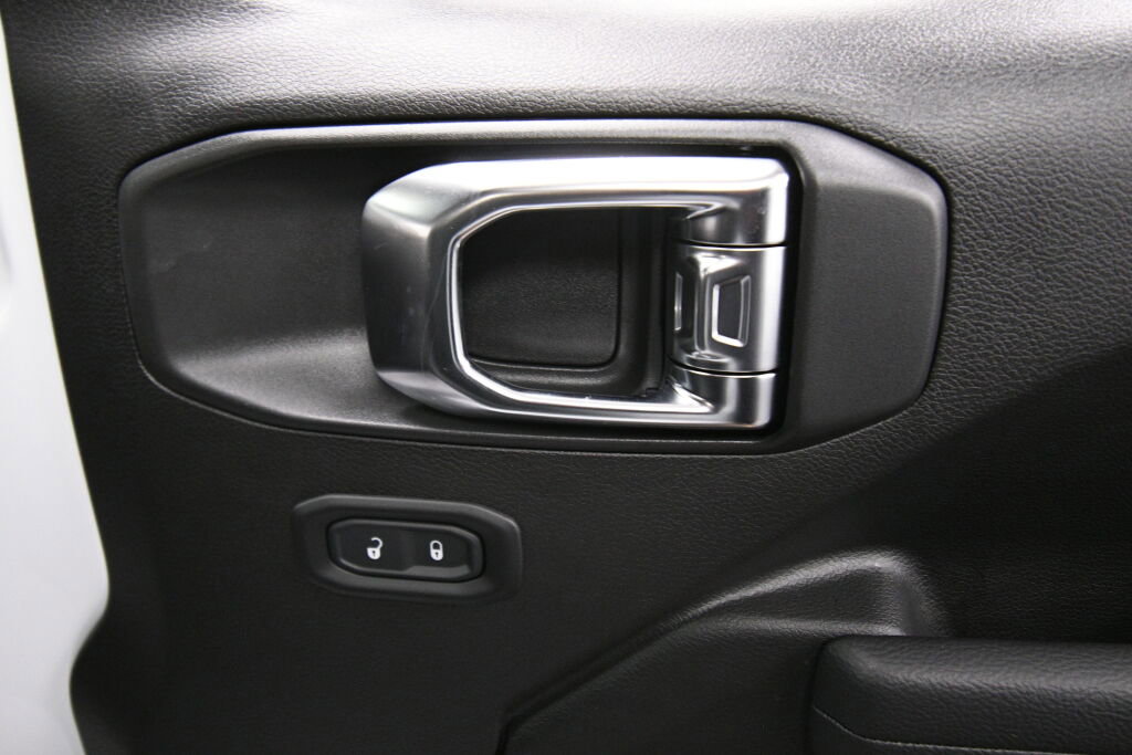 Used 2025 Jeep Wrangler Sport S image 26