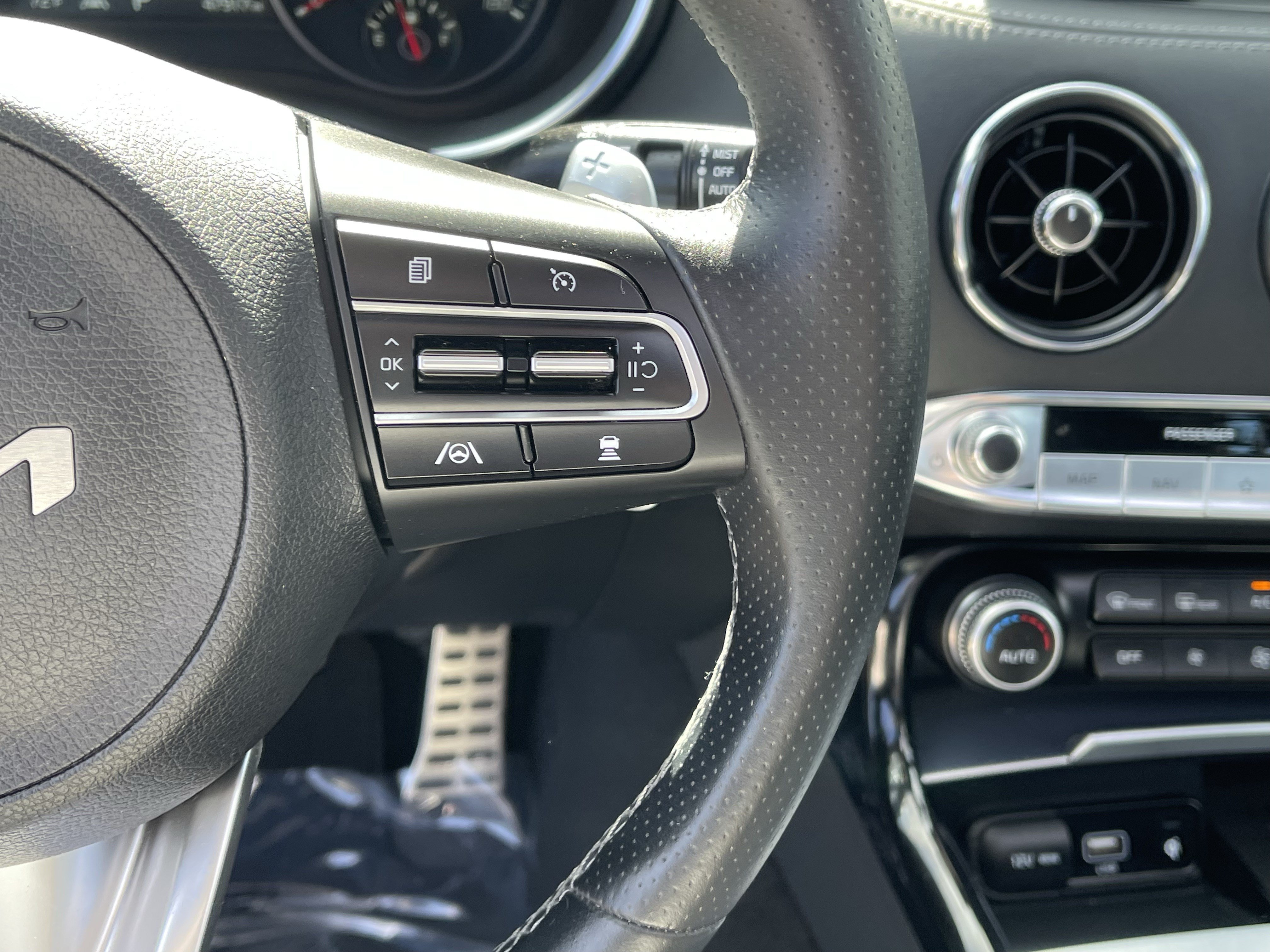 Used 2022 Kia Stinger GT2 AWD/4WD image 24