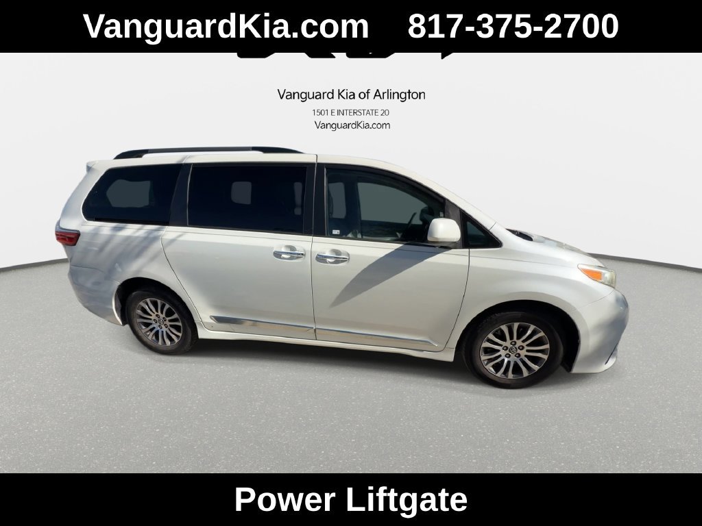 Used 2018 Toyota Sienna XLE Premium FWD image 10