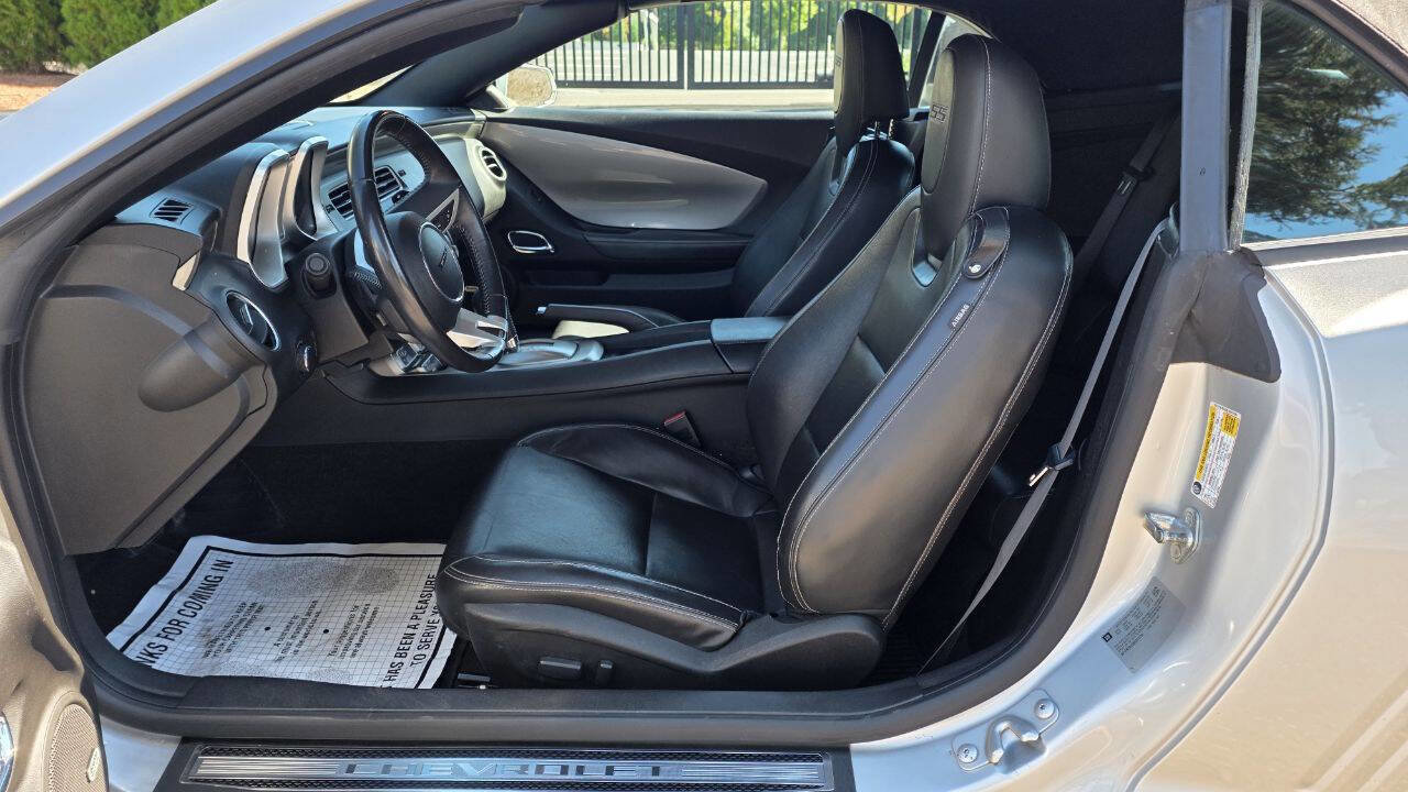 Used 2011 Chevrolet Camaro SS w/ RS Package image 9