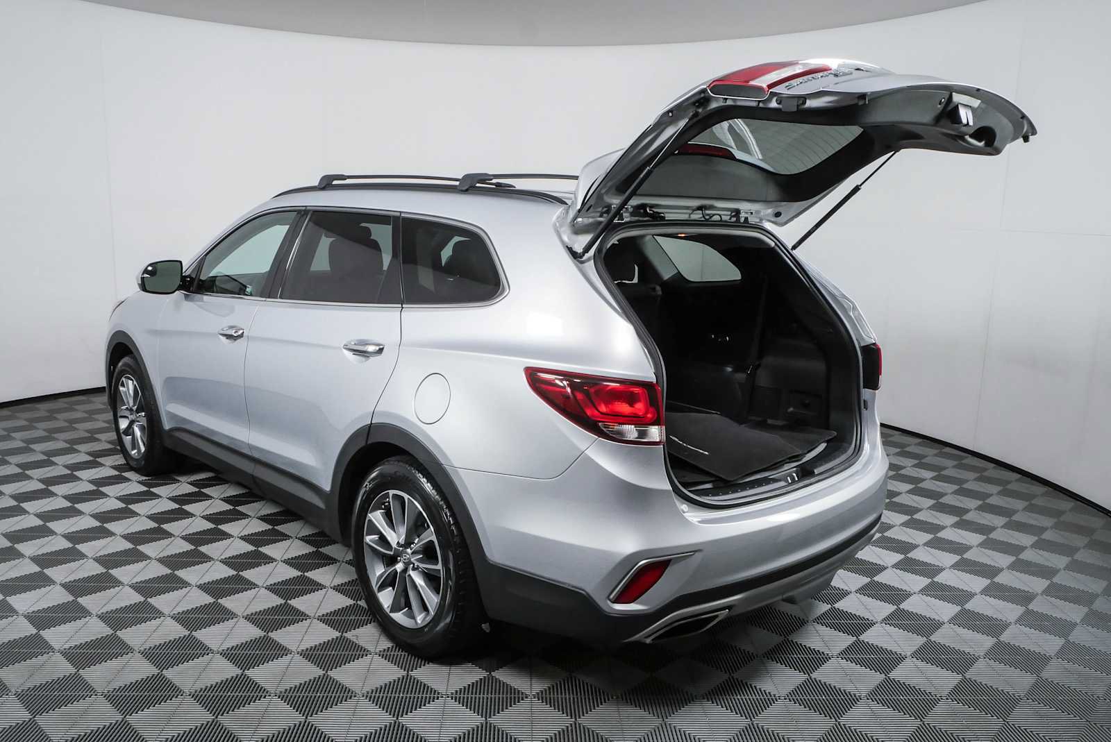 Used 2019 Hyundai Santa Fe XL SE FWD image 32