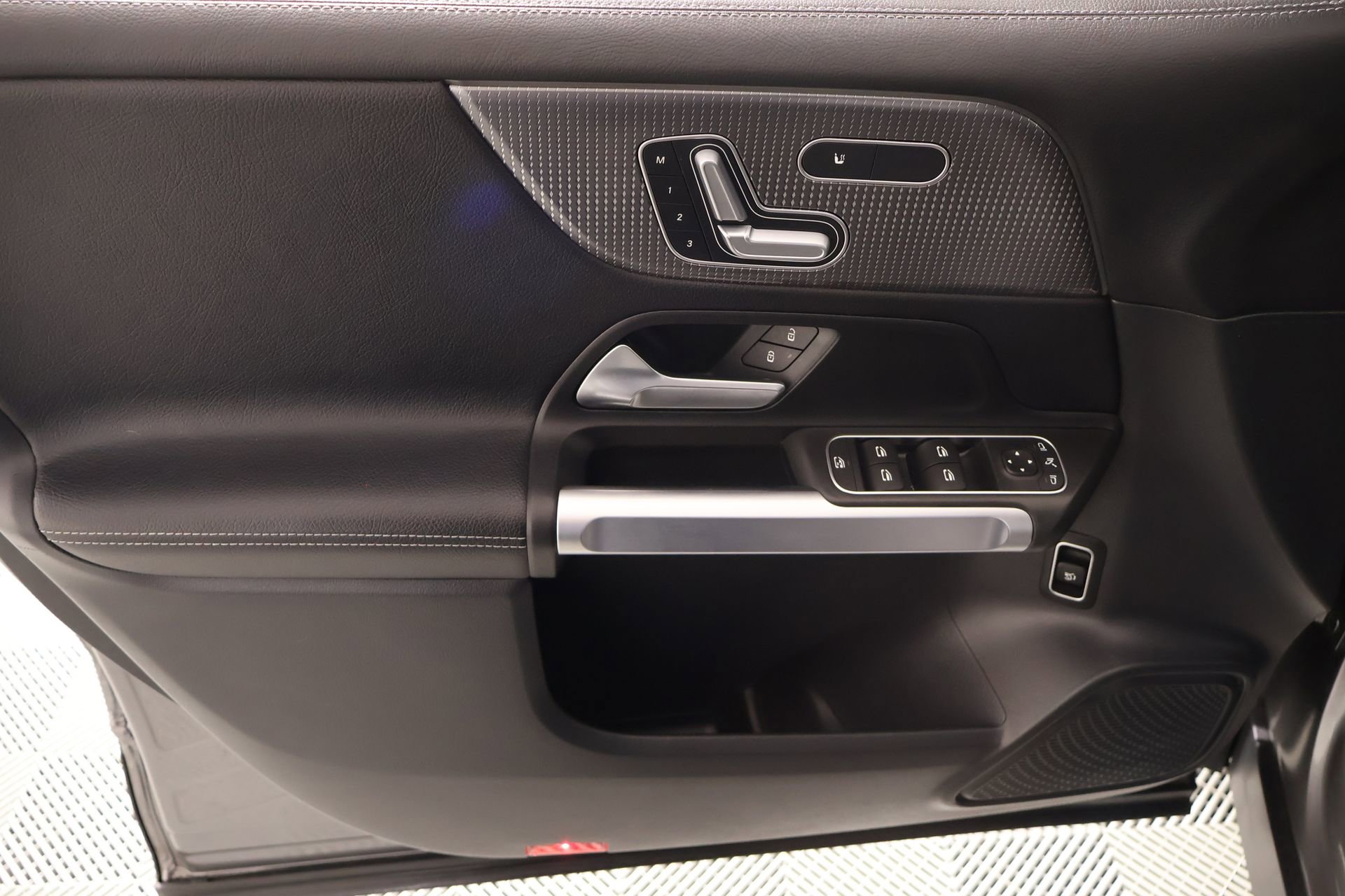 Used 2023 Mercedes-Benz GLB 250 image 14