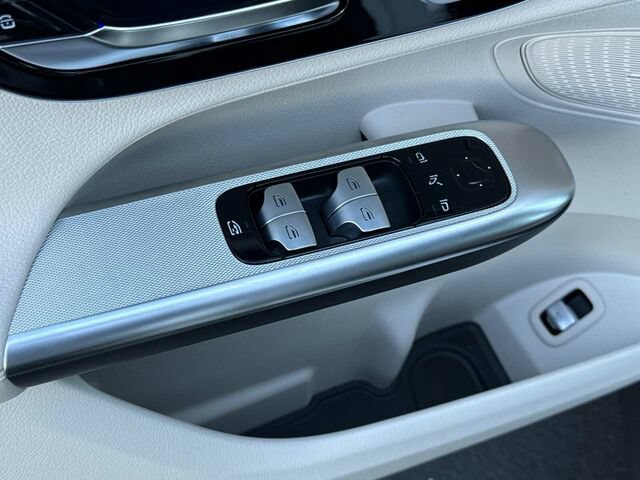 Certified 2026 Mercedes-Benz GLC 300 4MATIC image 12