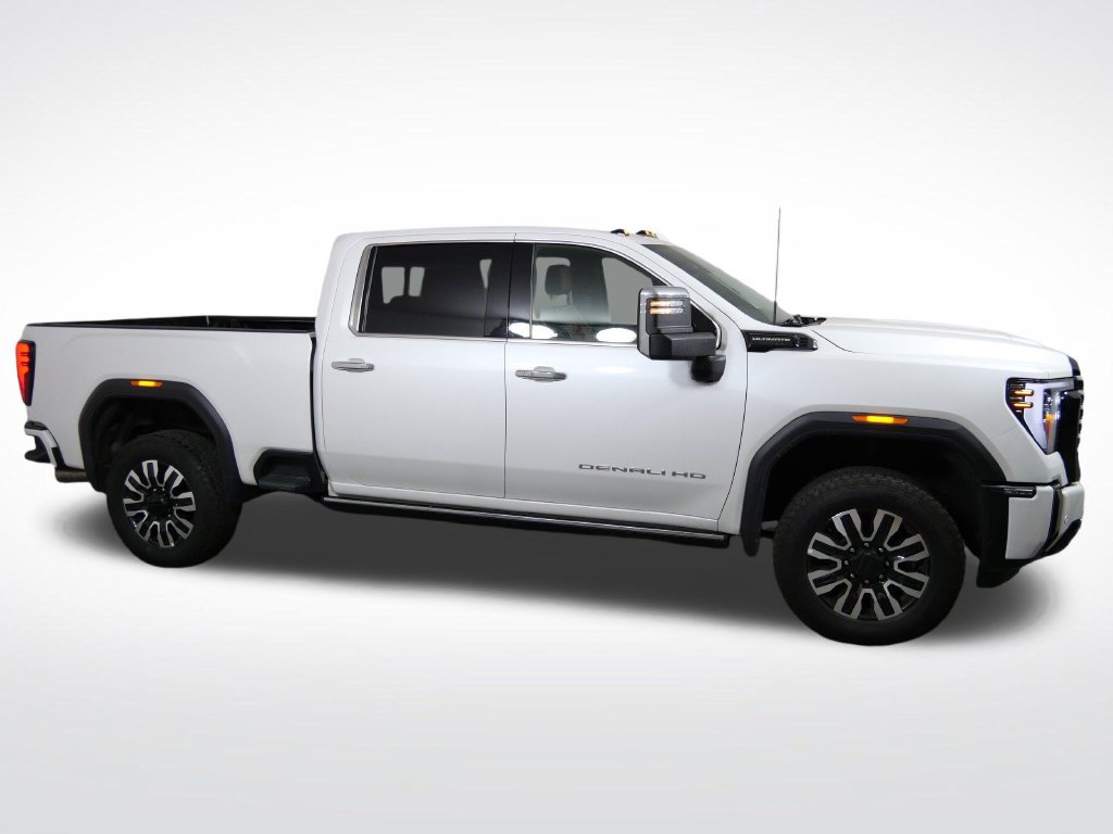 Used 2025 GMC Sierra 3500 Denali Ultimate AWD/4WD image 2